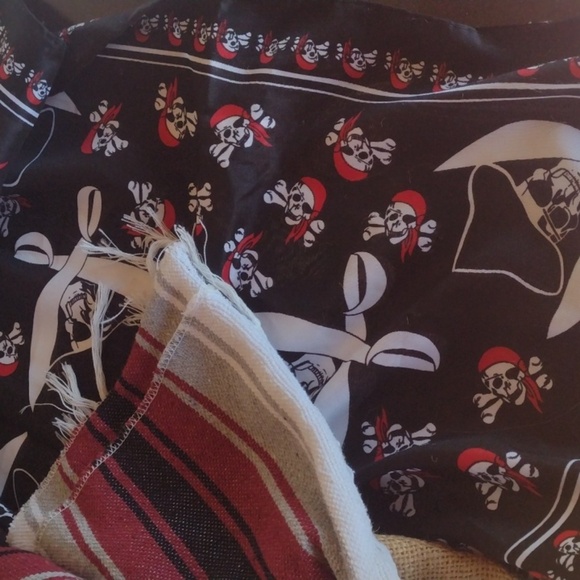 Colorful Parrot and Pirate Themed Items (5) - Picture 5 of 5